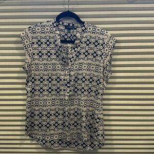 Short sleeve blouse with tan base and black pattern
